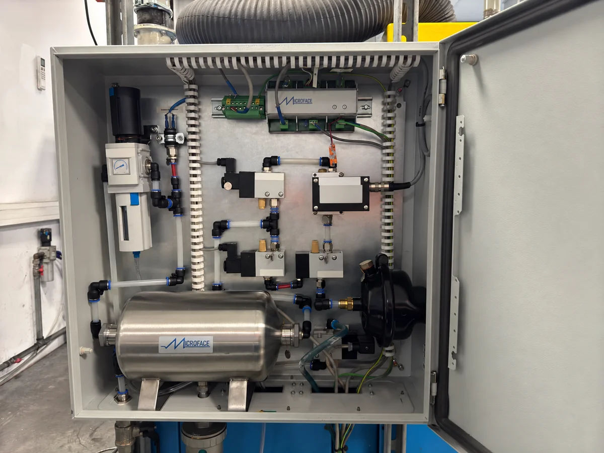 Pneumatic cabinet with Microface brake control equipment